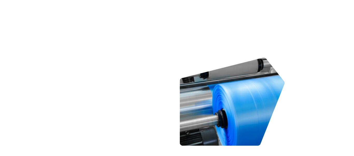 maszyna przemysłowa produkująca niebieską folię